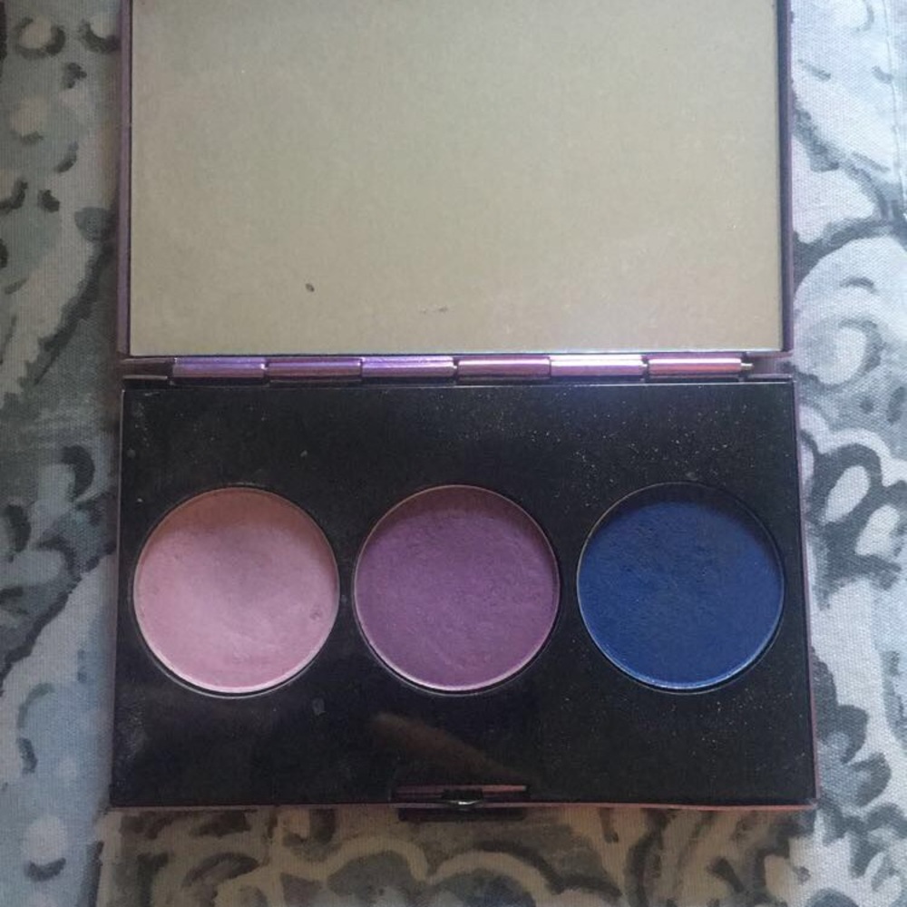 Mac Dame Edna eyeshadow palette
